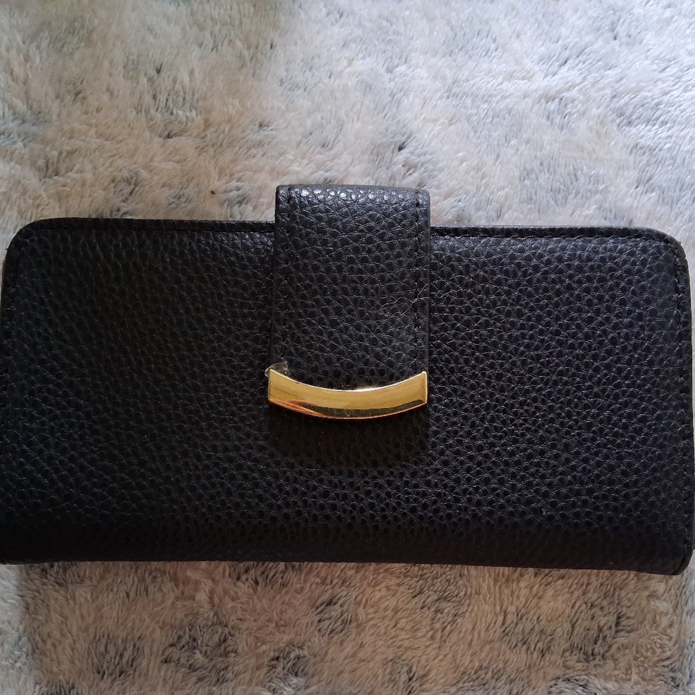 Source Unknown Black Pebble Leather Wallet with Gold Accent